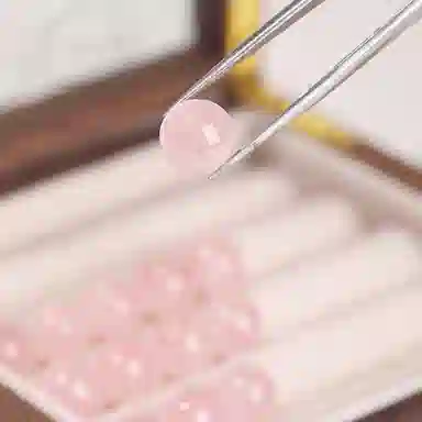 一世倾 桃花朵朵时来运转招桃花旺人缘国朝新中式甜美可爱转运精美礼盒小众设计轻奢通勤时尚百搭好运天然 粉水晶 手串 男女同款情侣款