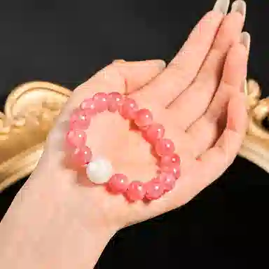 一世倾 桃花朵朵粉色浪漫本命年转运招桃花旺人缘国潮新中式甜美可爱精美礼盒精致简约百搭好运天然 草莓晶 手串 男女同款情侣款