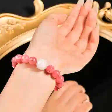 一世倾 桃花朵朵粉色浪漫本命年转运招桃花旺人缘国潮新中式甜美可爱精美礼盒精致简约百搭好运天然 草莓晶 手串 男女同款情侣款