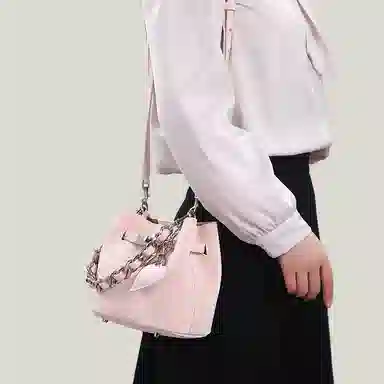 BUHOWE Matte Chain Bucket Bag
