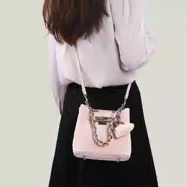 BUHOWE Matte Chain Bucket Bag