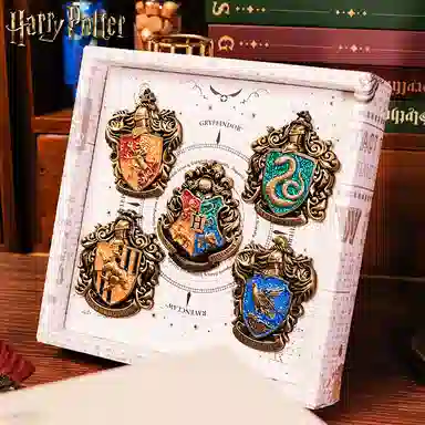 Harry Potter Hogwarts Crest Badge