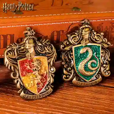 Harry Potter Hogwarts Crest Badge