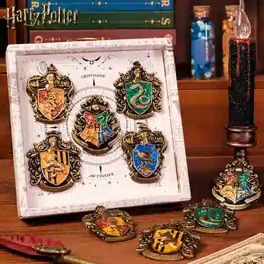Harry Potter Hogwarts Crest Badge
