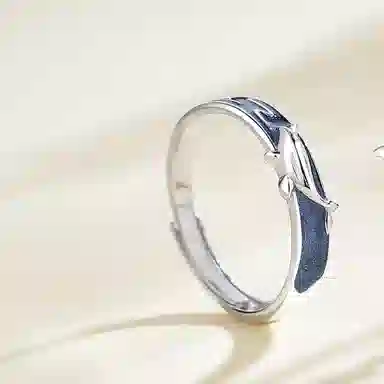 925