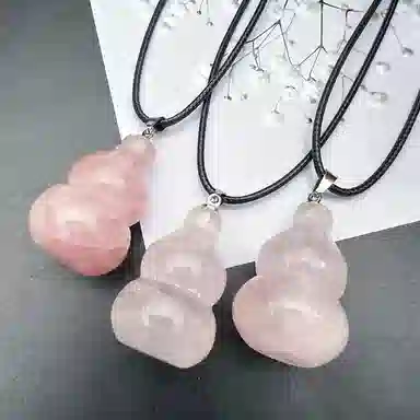 琢玉居 粉嫩小葫芦 新中式国潮 招财 转运上岸 平安喜乐 轻奢温婉 简约百搭显白#好运 琉璃 玉石吊坠 女款