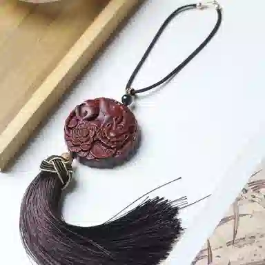 書卓 招财貔恘出入平安 高油性 精雕图案整体精致 寓意吉祥 深雕工艺#好运 生意上岸必备 檀木 车挂 包挂 男女同款情侣款