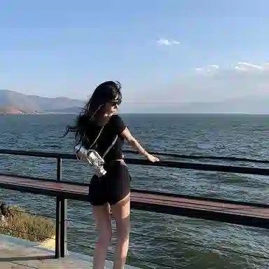 YGPRW U-Neck Bow Print Tee