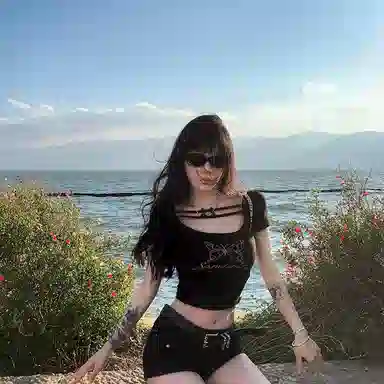 YGPRW U-Neck Bow Print Tee