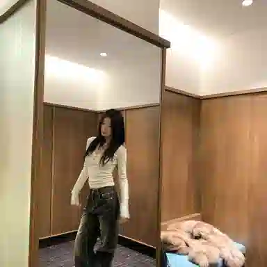 YGPRW U-Neck Pocket Long Sleeve Tee