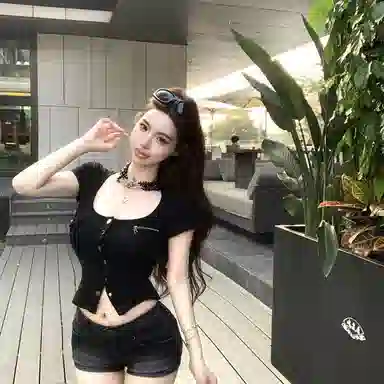 YGPRW Slim U-Neck Tee Women