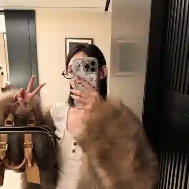 YGPRW U-Neck Pocket Long Sleeve Tee