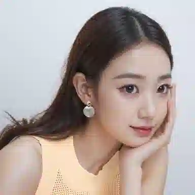 925