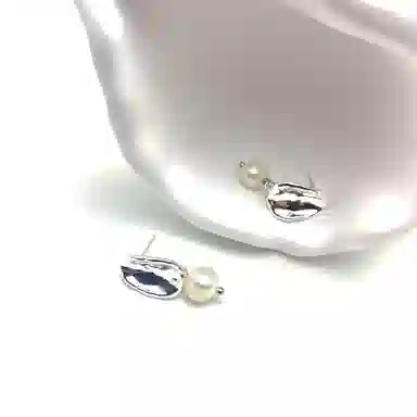 925