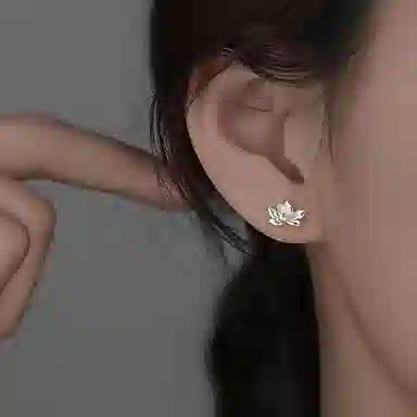 925