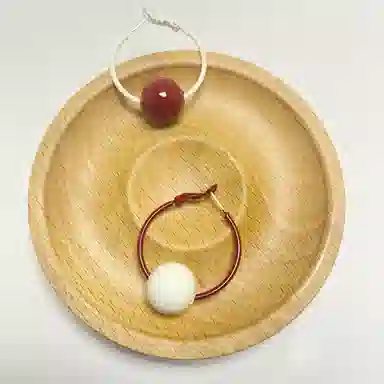 925