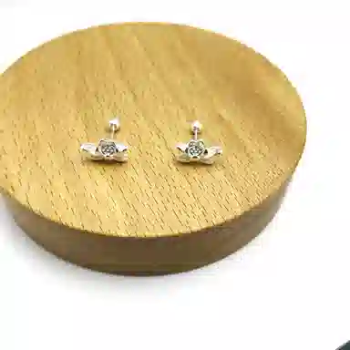 925