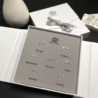 925