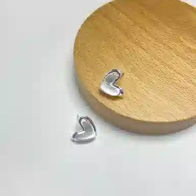 925