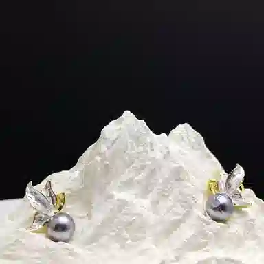 925