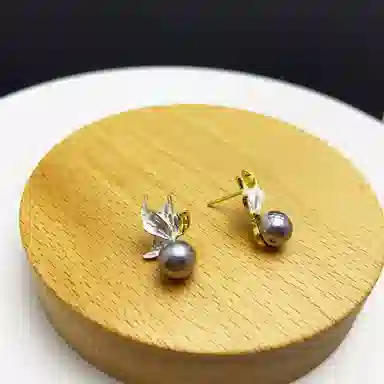 925