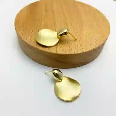 925