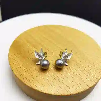 925