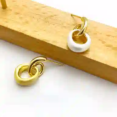 925