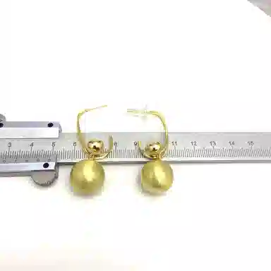 925