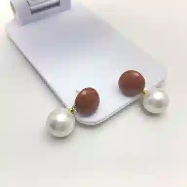 925