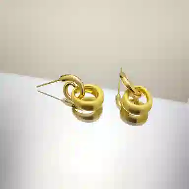 925