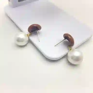 925