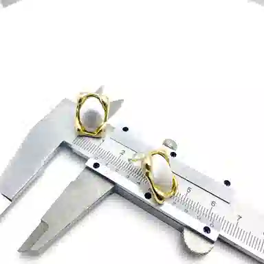 925