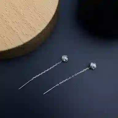 925