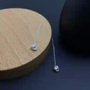 925