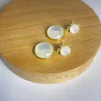 925