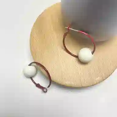 925