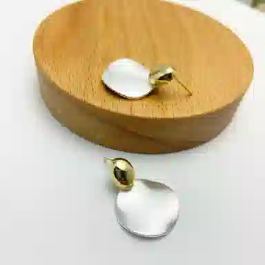 925