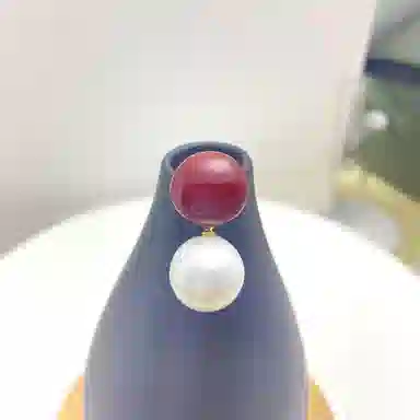 925