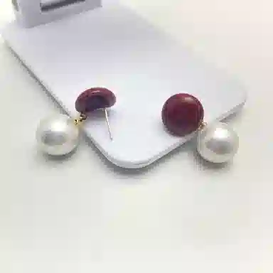 925