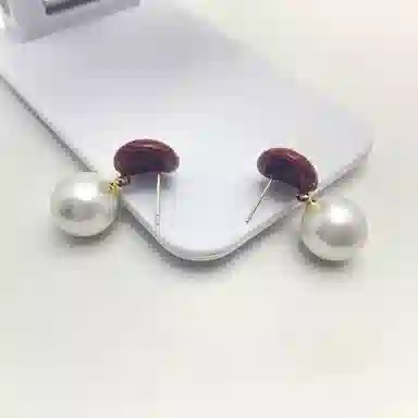 925