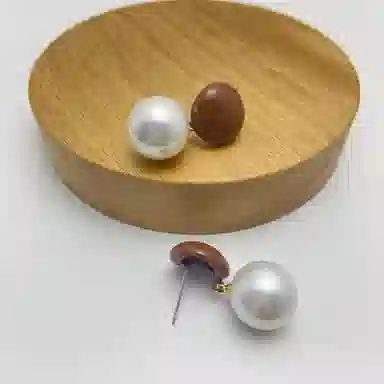 925