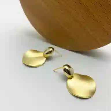 925