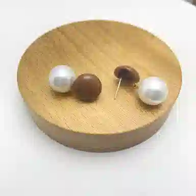 925