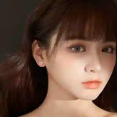 925