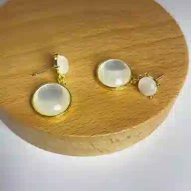 925