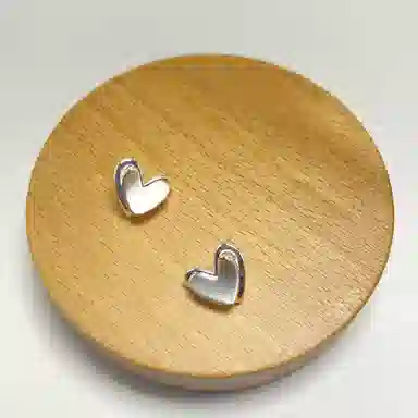 925
