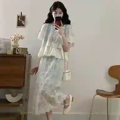 COMMA GIRL