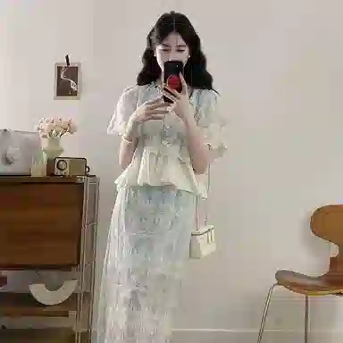 COMMA GIRL