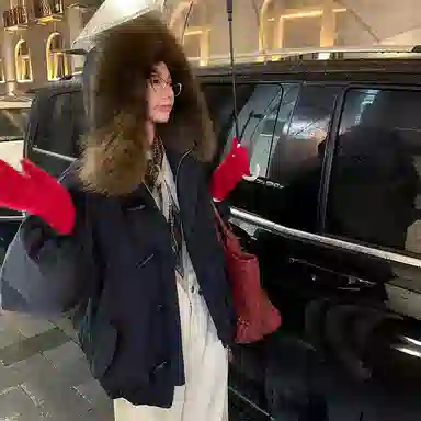 COMMA GIRL